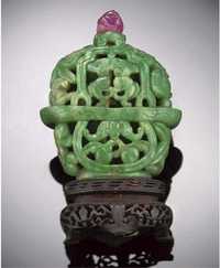 18th/19th Century A jadeite reticulated snuff bottle in the form of a hanging basket